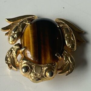 Vintage Signed Collectible Hattie Carnegie Tiger's Eye Cabochon Frog Brooch Pin